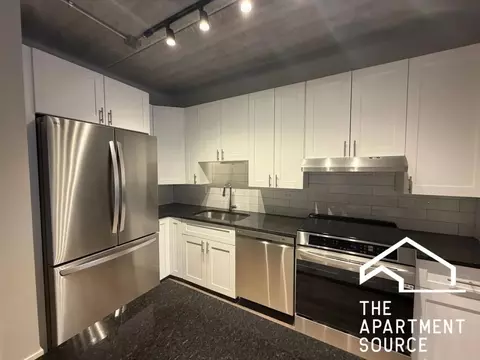 952 W Carmen Ave #703, Chicago, IL 60640