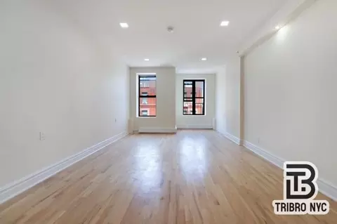 158 E 102nd St, New York, NY 10029