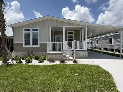 1635 Voyager Dr, Sarasota, FL 34234