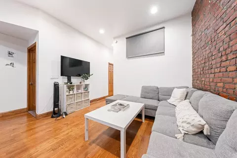 321 E 14th St #2B, New York, NY 10003