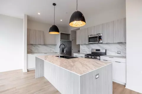 3207 N Narragansett Ave #405, Chicago, IL 60634