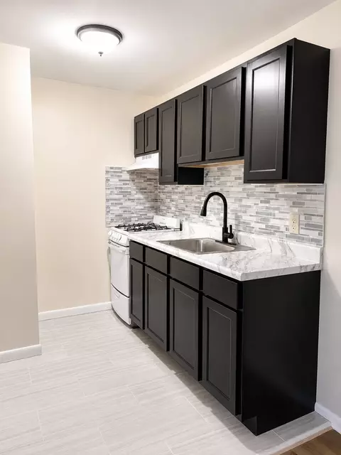 384 Stuyvesant Ave #8C, Irvington, NJ 07111