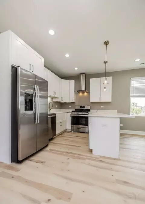 717 N Parkside Ave #1, Chicago, IL 60644