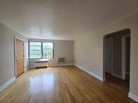 7322 N Ridge Blvd #3W, Chicago, IL 60645
