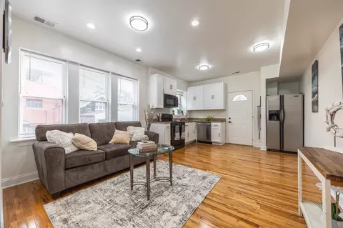 3849 W Ainslie St #1, Chicago, IL 60625