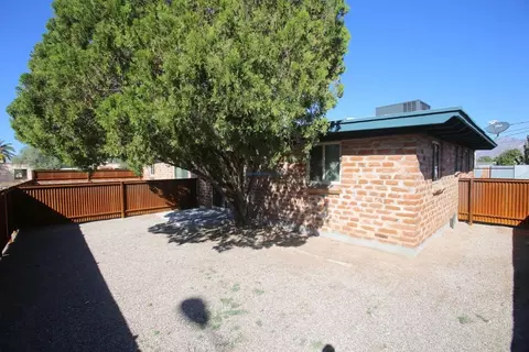 1242 N Roberts Way #94L, Tucson, AZ 85712