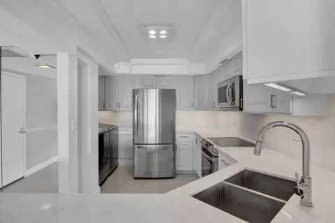 2000 Presidential Way, West Palm Beach, FL 33401