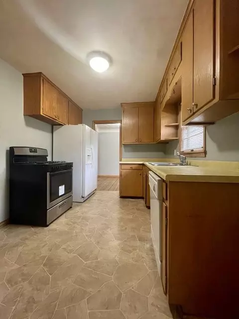 1953 White Bear Ave N, Maplewood, MN 55109