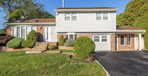 9 Lakeville Ln #NA, Plainview, NY 11803