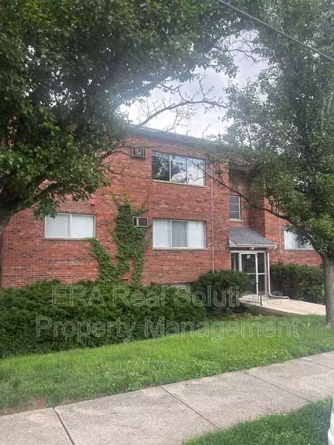 952 Seton Ave, Cincinnati, OH 45205
