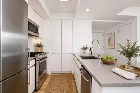 331 E Houston St #9F, New York, NY 10002