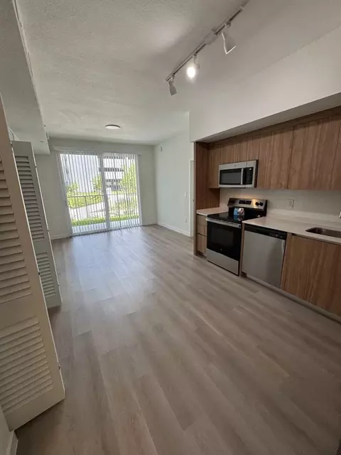570 N Biscayne River Dr #B2, Golden Glades, FL 33169