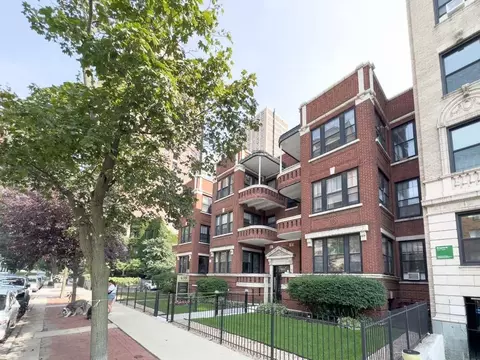 441 W Melrose St #2B, Chicago, IL 60657