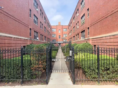 5748 N Winthrop Ave #001, Chicago, IL 60660
