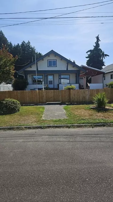 1612 2nd St, Cosmopolis, WA 98537