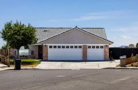 1221 Alysa Ct, Ridgecrest, CA 93555