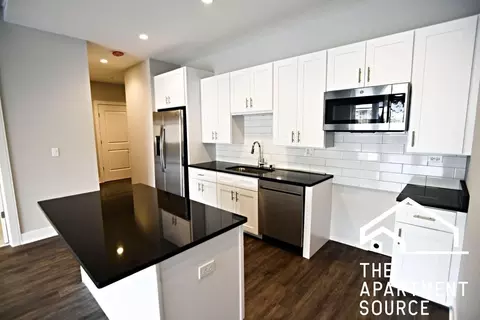3833 N Broadway St #617, Chicago, IL 60613