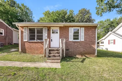 1006 E Devonshire St, Winston Salem, NC 27107