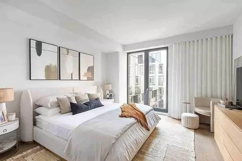 500 W 45th St, New York, NY 10036