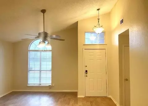 529 Shennandoah Dr #529, Desoto, TX 75115