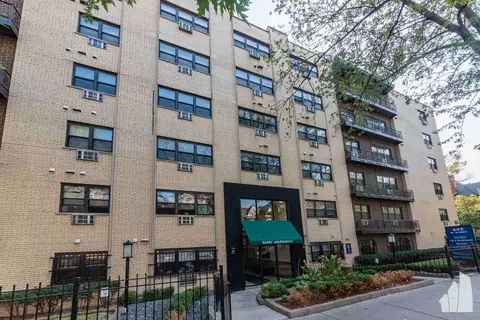 445 W Barry Ave #105, Chicago, IL 60657
