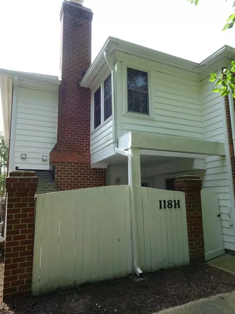 118 Chippenham Dr #H, Yorktown, VA 23693