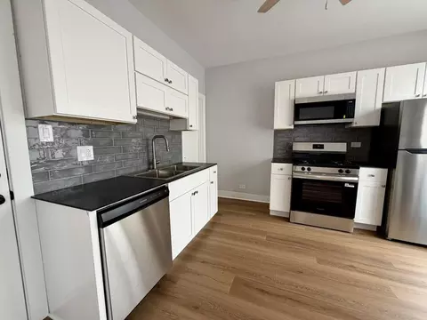 4393 N Elston Ave #5, Chicago, IL 60641
