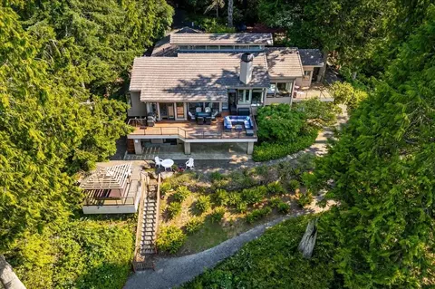 1385 E Ludlow Ridge Rd, Port Ludlow, WA 98365