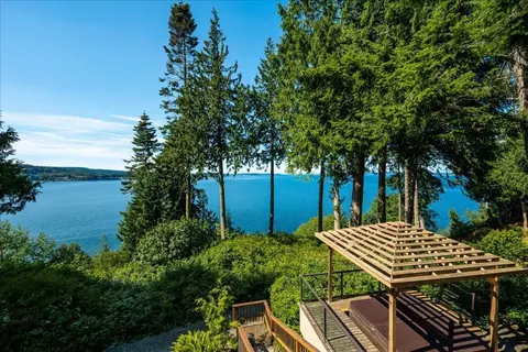 1385 E Ludlow Ridge Rd, Port Ludlow, WA 98365