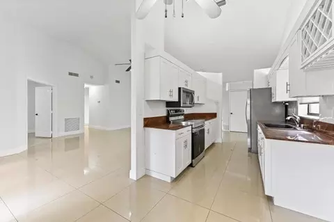 5421 Helene Cir, Boynton Beach, FL 33472