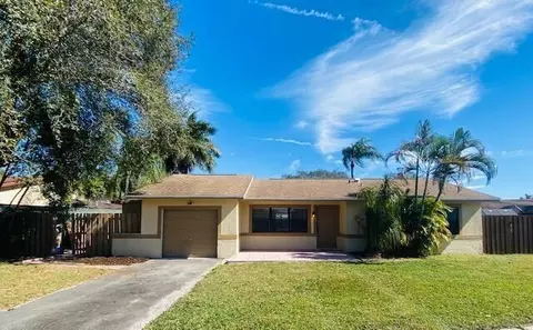 18437 Spanish Isles Pl, Boca Raton, FL 33496
