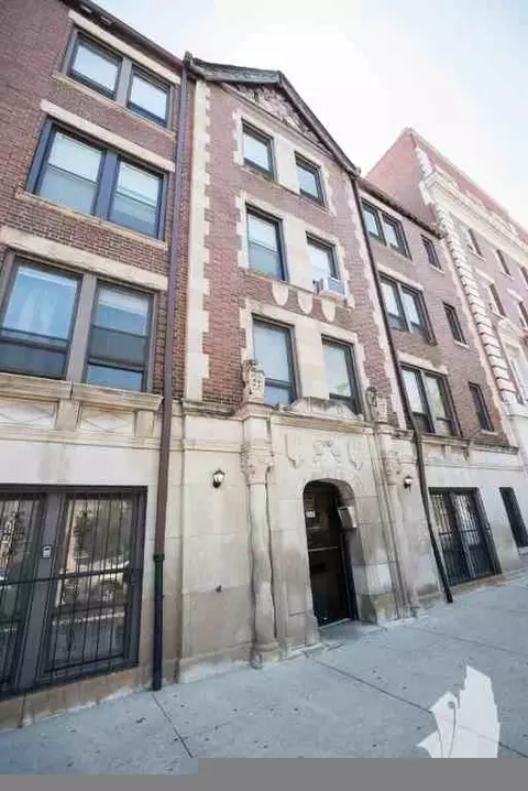 3345 N Marshfield Ave #302, Chicago, IL 60657