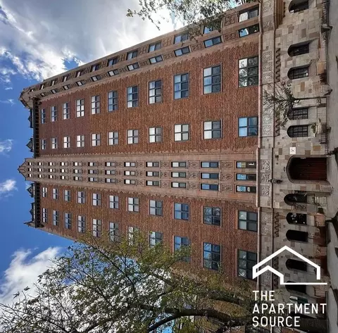 1337 W Fargo Ave #204, Chicago, IL 60626