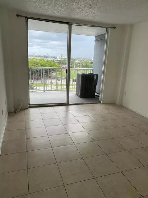1800 NW 24th Ave #915, Miami, FL 33125
