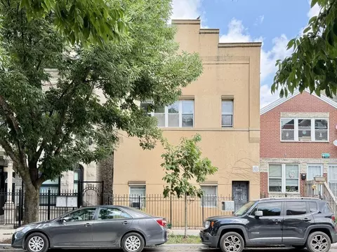 2040 W 19th St #2F, Chicago, IL 60608