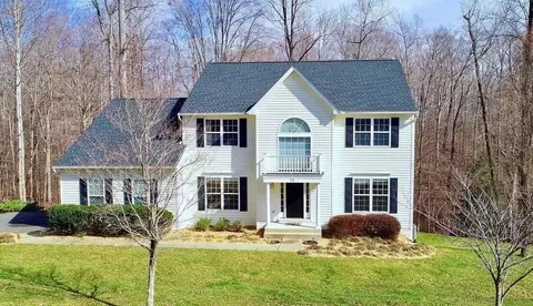 24 Crestwood Ln, Stafford, VA 22554