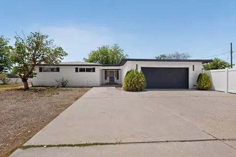 824 Ortega Rd NW, North Valley, NM 87114
