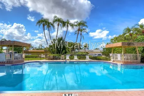 8950 Park Blvd #310, Seminole, FL 33777
