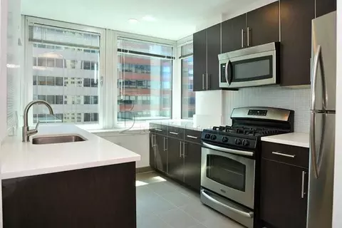 246 Pearl St #808, New York, NY 10038