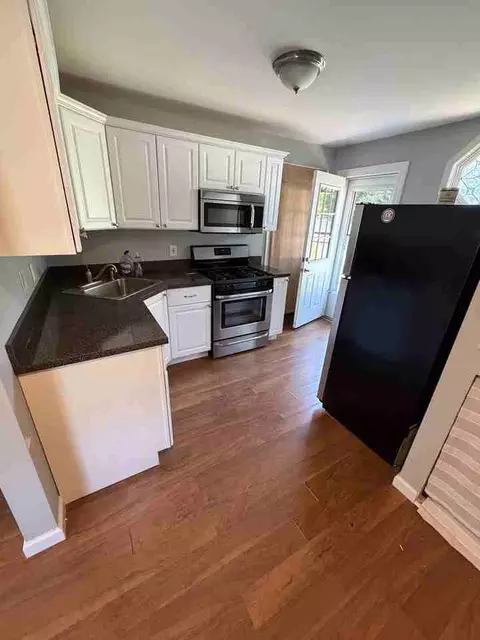 154 Adams St E, East Islip, NY 11730