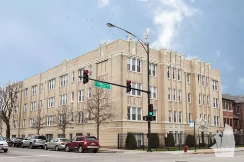 2600 N Kimball Ave #305, Chicago, IL 60647