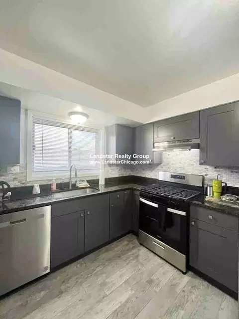 1306 Carol St #2B, Park Ridge, IL 60068