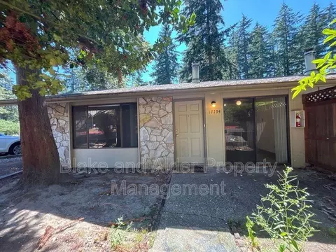 17794 Webster Rd, Gladstone, OR 97027