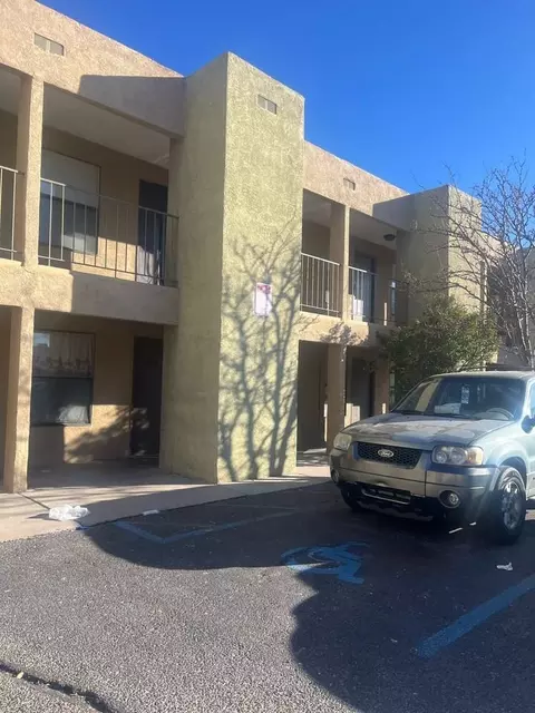 5621 Acoma Rd SE, Albuquerque, NM 87108