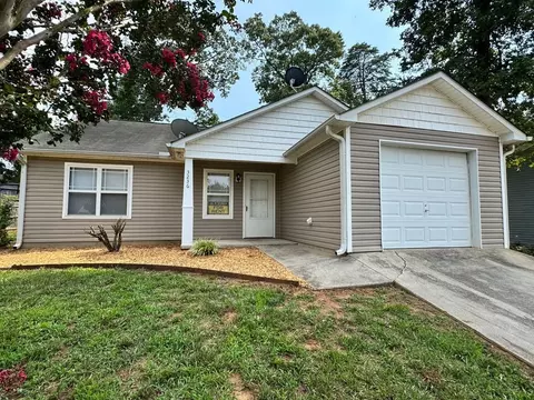 3236 Ridgewood Place Dr, Winston Salem, NC 27107