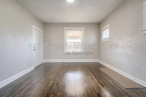 2416 E 22nd St #2W, Kansas City, MO 64127
