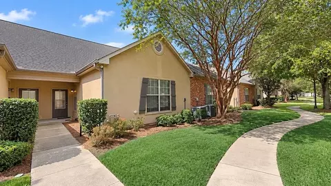 809 Summer Breeze Dr, Oak Hills Place, LA 70810