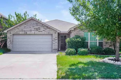 7649 Hollow Forest Dr, Fort Worth, TX 76123