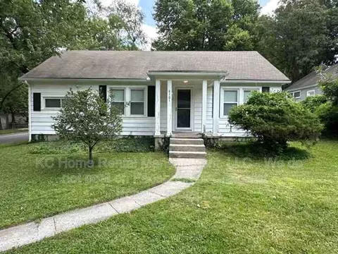 6101 Fontana St, Fairway, KS 66205