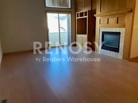 689 Kingfisher Ln, Woodbury, MN 55125